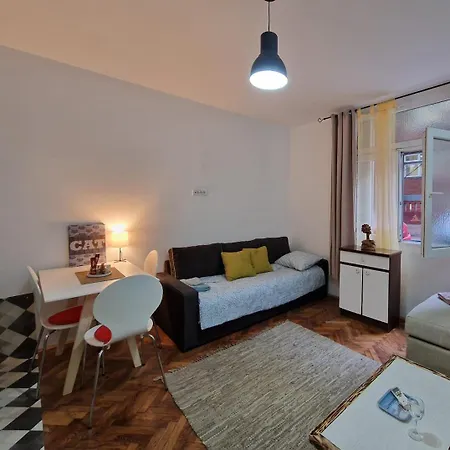 Flat In Center Of Apartment *